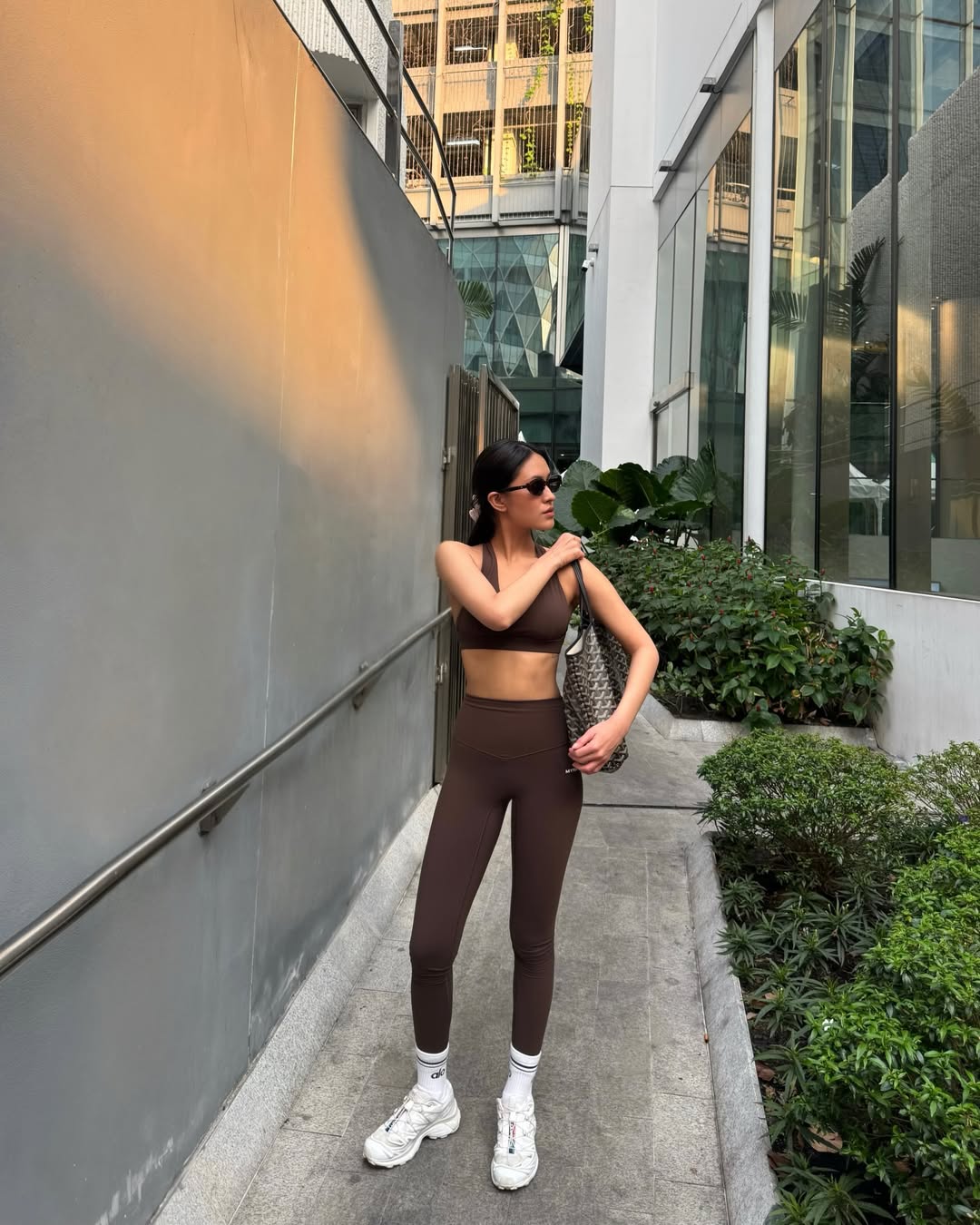 Aura V-Waist Leggings - Espresso